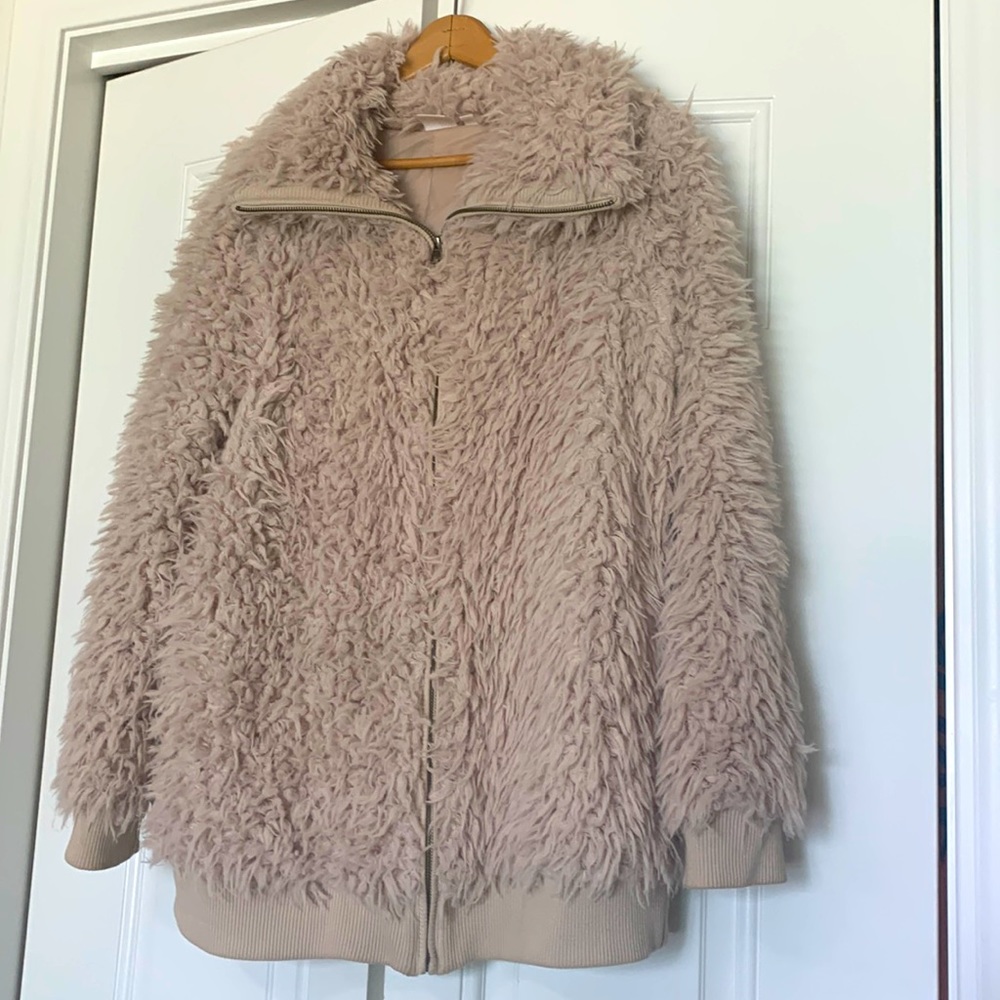 VINTAGE -snuggly soft and oh so comfy faux fur.